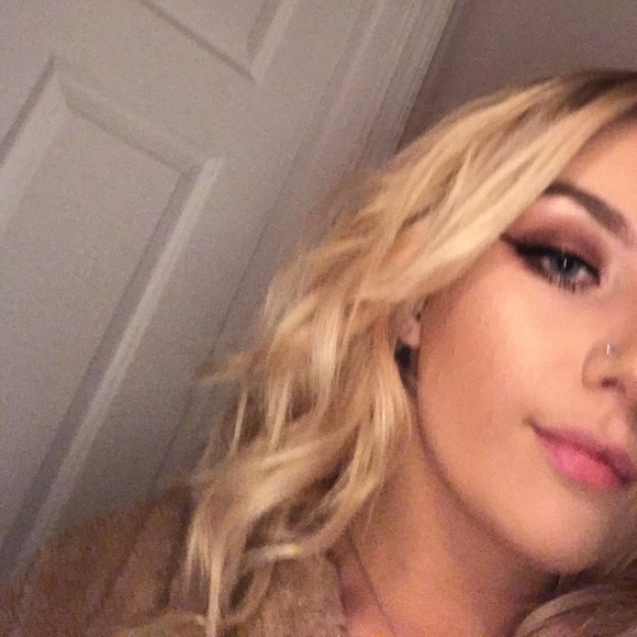 Meet your Posher, Julia - Picture 1 of 1